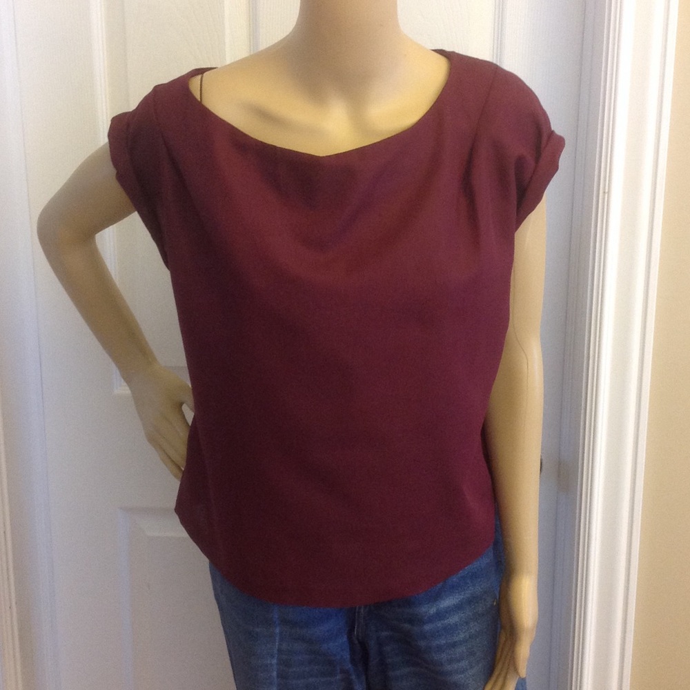Essential Basic Cotton Blend Shell Top NWOT - Picture 3 of 6